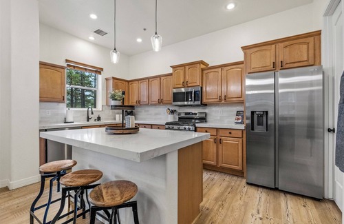 Flagstaff House | Spacious Luxury Family Home in the Pines | Patio Dining + Firepit + Gym + Office