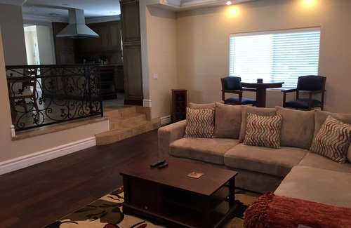 Sherman Oaks House | Spacious luxury home in Sherman Oaks