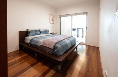 Eastlakes House | Spacious Luxury Home nr Sydney Airport, CBD & Beaches