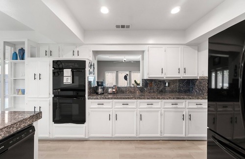 Lake Highlands House | Spacious Luxury Home with Heated Pool & Pool Table