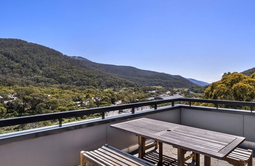 Thredbo Apartment | Spacious luxury in the village, gas fire, spa bath, Foxtel, expresso machine, BBQ & private Balcony