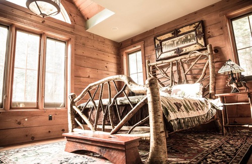 Orson Cabin | Spacious Luxury lodge near Elk Mountain ski resort on a private lake