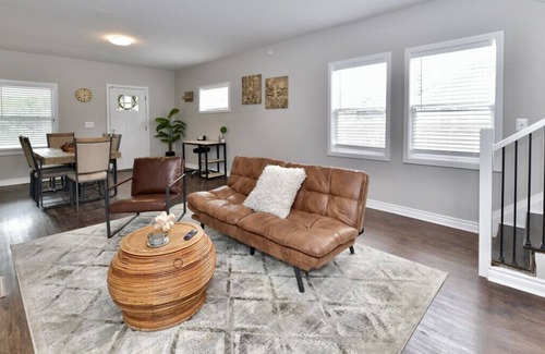 Near Eastside House | Spacious, Luxury Retreat: Ideal for Large Groups, Minutes from Downtown Indianapolis