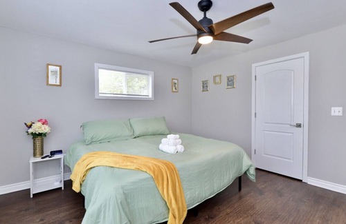 Near Eastside House | Spacious, Luxury Retreat: Ideal for Large Groups, Minutes from Downtown Indianapolis