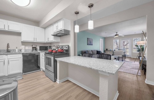 Pleasant Valley Apartment | Spacious Luxury Retreat: 4 BR/4 BA Oasis near DT