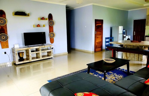 Lusaka Central House | Spacious Luxury Retreat w/Private Pool & Outdoor Lounge – Sleeps 22