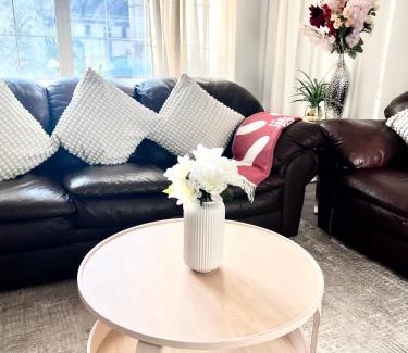 Southwest Calgary House | Spacious main floor suite in Detached Bungalow with Parking & Kitchen