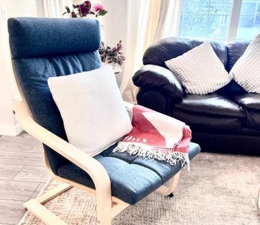 Southwest Calgary House | Spacious main floor suite in Detached Bungalow with Parking & Kitchen