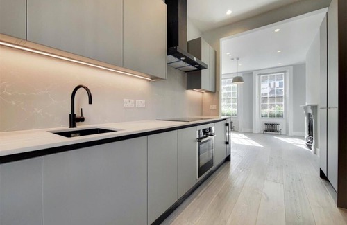 Carnaby Apartment | Spacious Maisonette Townhouse in the heart of Soho