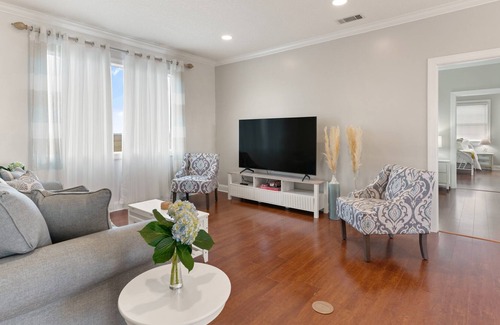Brunswick House | Spacious|Marsh Views|Pool|10 min from St. Simons