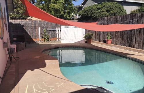 Roseville House | Spacious Master Suite with Private entrance & bathroom,key-box self-check in !