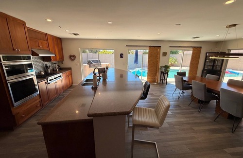 South Scottsdale House | Spacious McCormick Ranch 4BR/3BA, Resort Pool, WIFI, BBQ, Patio Heater, Parking