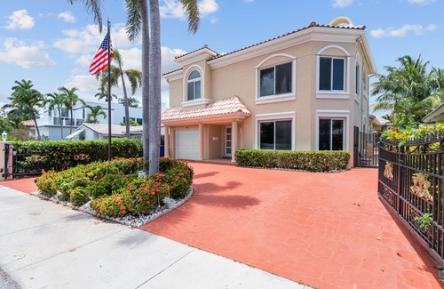 Birch Park Finger Streets House | Spacious Mediterranean Beach Villa STEPS to the BEACH With Heated Pool & Spa!