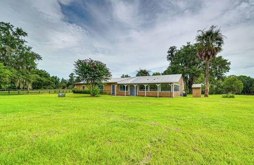 Micanopy House | Spacious Micanopy Farmhouse w/Luxurious Pool!