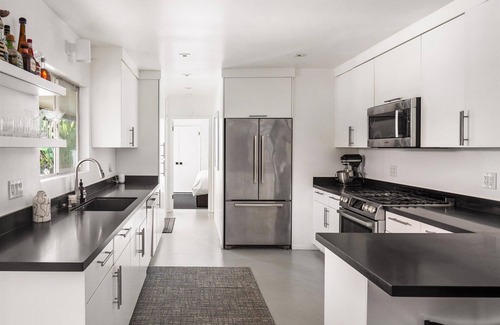 Crenshaw House | Spacious Mid- Century 4-bedroom house with Pool charming Los Angeles