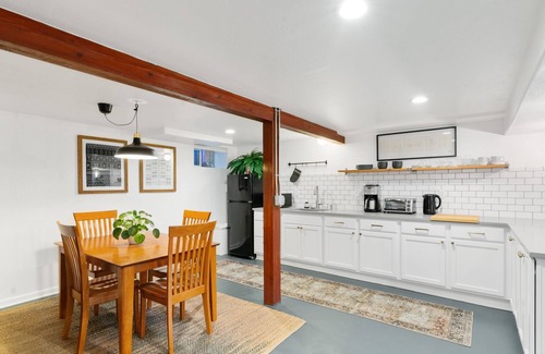 Woodstock Apartment | Spacious Mid-Century Apartment in Woodstock