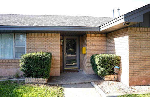 Odessa House | Spacious Mid-Century Modern 3BR 2BT