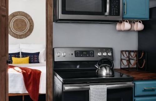 Bent Creek House | Spacious Mid Century Home Close To Everything