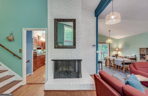 Atlanta House | Spacious Mid-Century with tons of amenities!