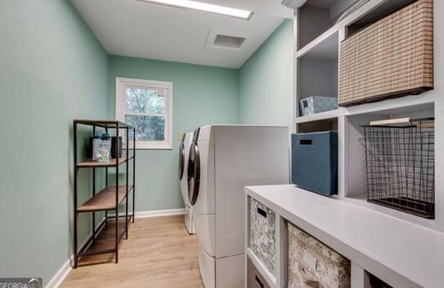 Atlanta House | Spacious Mid-Century with tons of amenities!