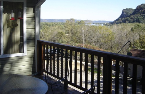 Lansing House | Spacious Mississippi River get away with all the comforts of home, 4 bed, 3 bath