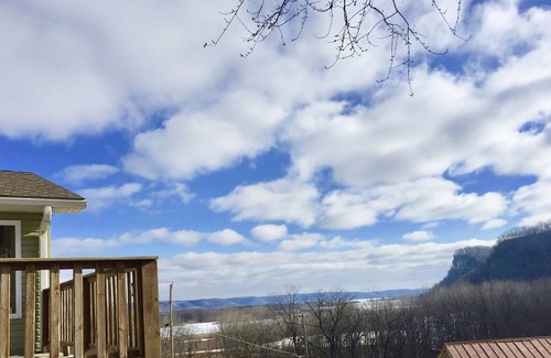 Lansing House | Spacious Mississippi River get away with all the comforts of home, 4 bed, 3 bath
