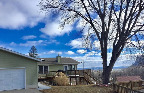 Lansing House | Spacious Mississippi River get away with all the comforts of home, 4 bed, 3 bath