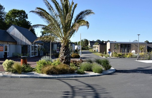 Jullouville-les-Pins House | Spacious Mobile Home near Beach, Pools, and City Center - Sleeps 6, 3 Bedrooms, 2 Baths