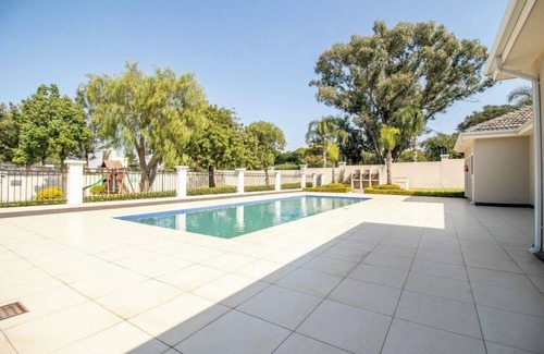 Greater Johannesburg Metropolitan Area Apartment | Spacious, modern & cosy