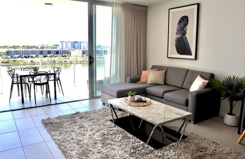 Birtinya Apartment | Spacious modern 1brm apartment with water views