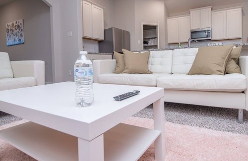 Anna House | Spacious, modern, 2 KING beds FREE wifi & parking