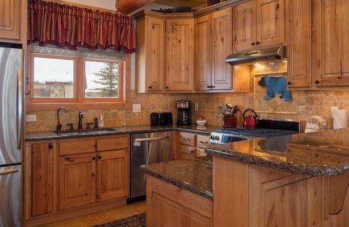 Fraser House | Spacious & modern 3 bedroom, pet friendly in Fraser