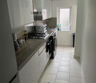 Anfield House | Spacious, Modern 3BR House, LFC, Free Parking