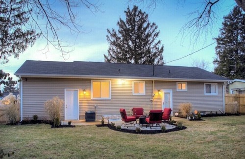 Whitehall House | Spacious, modern 4 bd, 2 bath w/upscale backyard