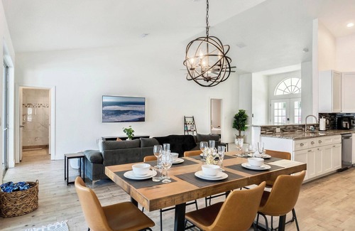 Bridgewater Crossing House | Spacious, modern 4-bedroom house with private pool!