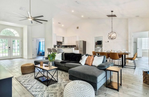 Bridgewater Crossing House | Spacious, modern 4-bedroom house with private pool!