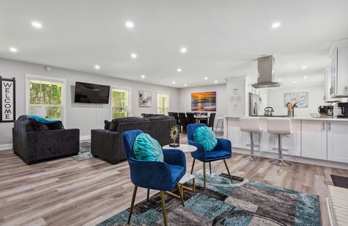Decatur House | Spacious Modern 5 Bdrm,3 Bath, w/AirHockey,Foosball Table,HotTub &SUMMER:Pool