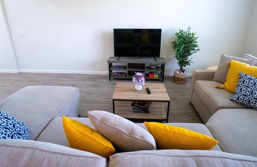 Barker House | Spacious, modern and cozy home; easy access to freeways, schools, and offices.