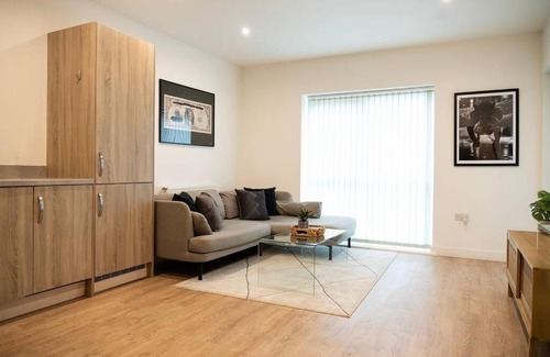 Reading Apartment | Spacious & Modern Apartment In Reading