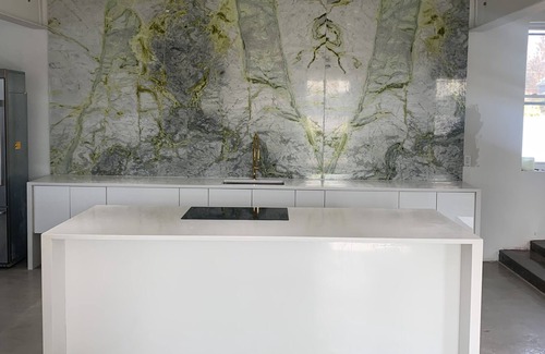 Hamden Apartment | Spacious modern apartment in center of town
