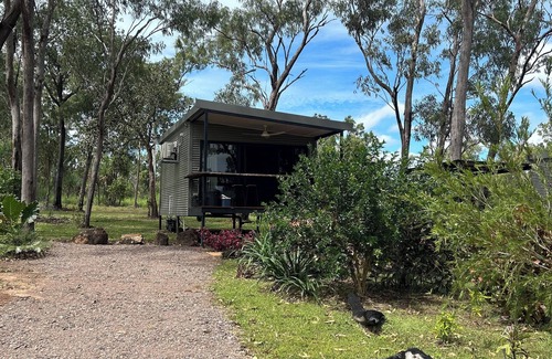 Rum Jungle Cabin | Spacious modern Bungalow Desert Rose: 10 minutes to Litchfield National Park