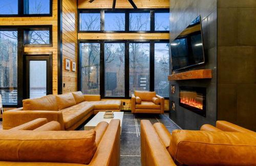 Broken Bow House | Spacious Modern Cabin with Basketball Court and Sauna in Broken Bow, Oklahoma