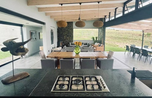 Mogale City Other | Spacious modern farmhouse on 16 hectaresnn
