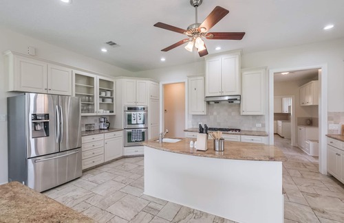 Katy House | Spacious & Modern Family Oasis