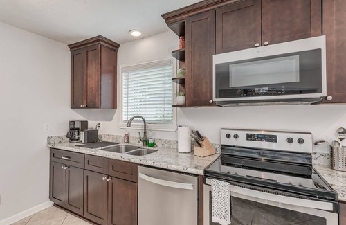 Barker House | Spacious Modern & Family 3 BR 🏠🏘