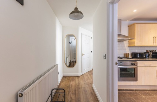 Stratford House | Spacious & Modern House w/FREE off street parking