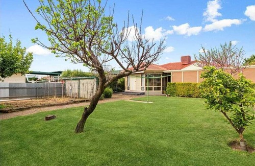 Seaton House | Spacious & Modern Home (800m2) Perfect location between beach and city!