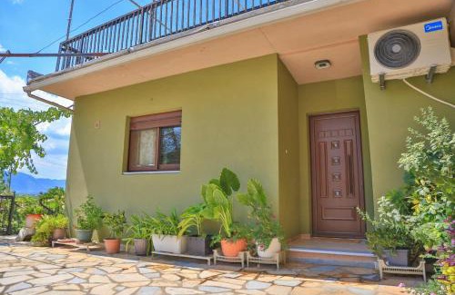 Pogoni Apartment | Spacious Modern Home in Kalpaki