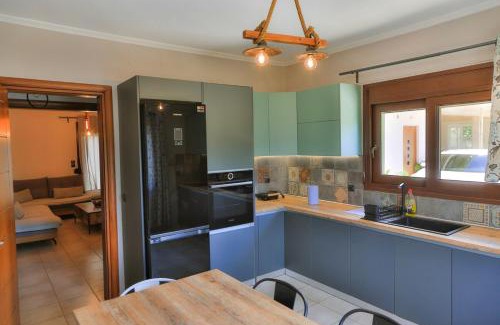 Pogoni Apartment | Spacious Modern Home in Kalpaki