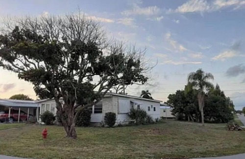 Hobe Sound House | Spacious modern home in convenient location in great neighborhood.